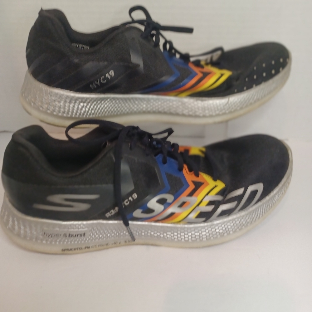 Skechers Go Run Men's 8 Black Gray Shoes Sneakers Athletic Running NYC Marathon